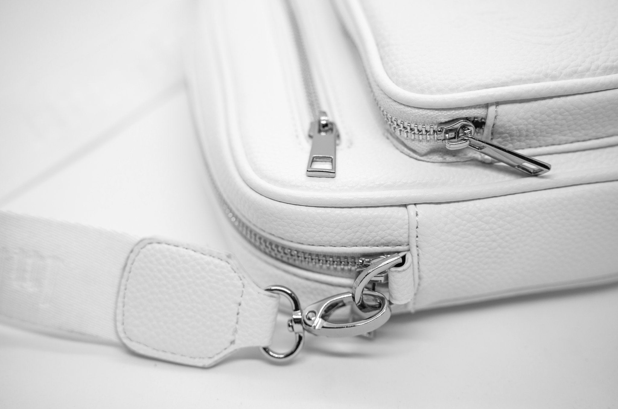 SS23 Side Bag White - PRE-ORDER OPEN UNTIL 05/08 - lukamachain